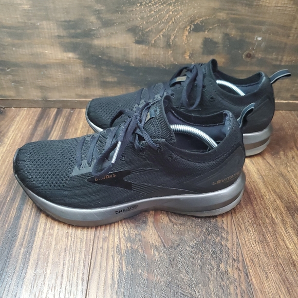 Brooks LEVITATE 3 Black Limited Edition Running Sneakers Womens Size 8.5 - Picture 3 of 8